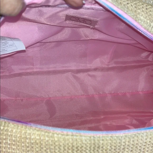 Miss Gwen's - OMG -  "VACAY" Straw Color Block Medium Duffle Bag - Picture 8 of 8